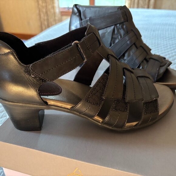 Aravon Women's Gladiator Heels - Picture 1 of 5